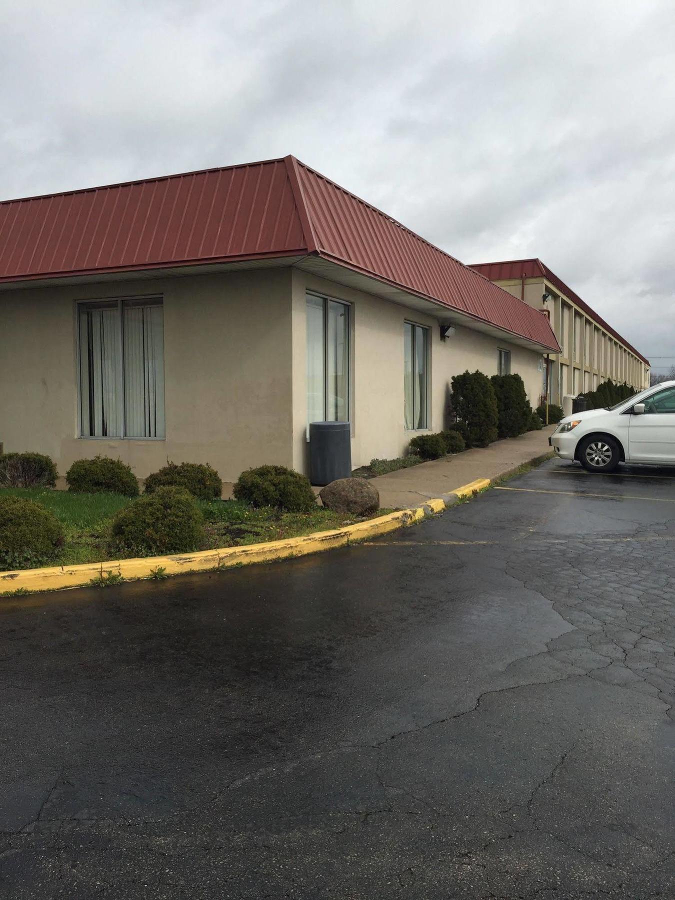 Days Inn & Suites By Wyndham Springfield Oh Eksteriør billede